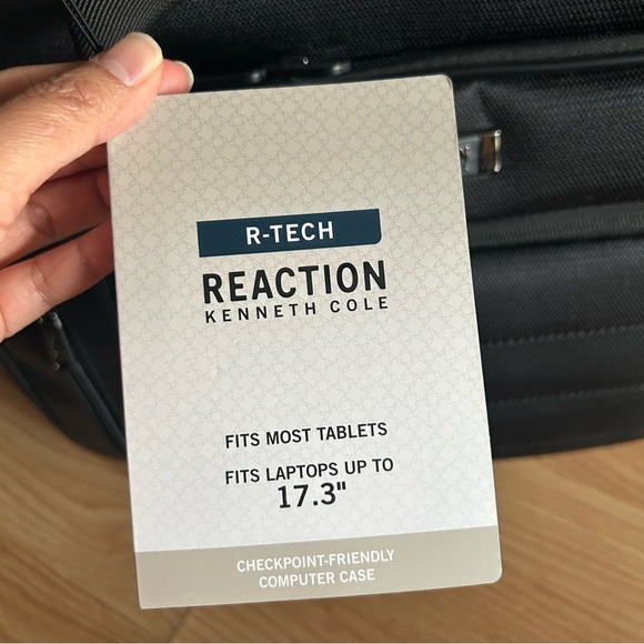 NWT Kenneth Cole Reaction Keystone Checkpoint-Friendly Laptop Portfolio Bag - Picture 2 of 12